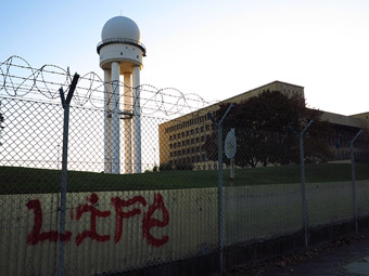 Nieczynna wieża kontrolna lotniska Tempelhof