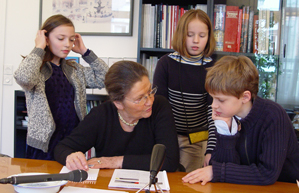 Les jeunes reporters du Grand mchant loup interviewent Simone Veil